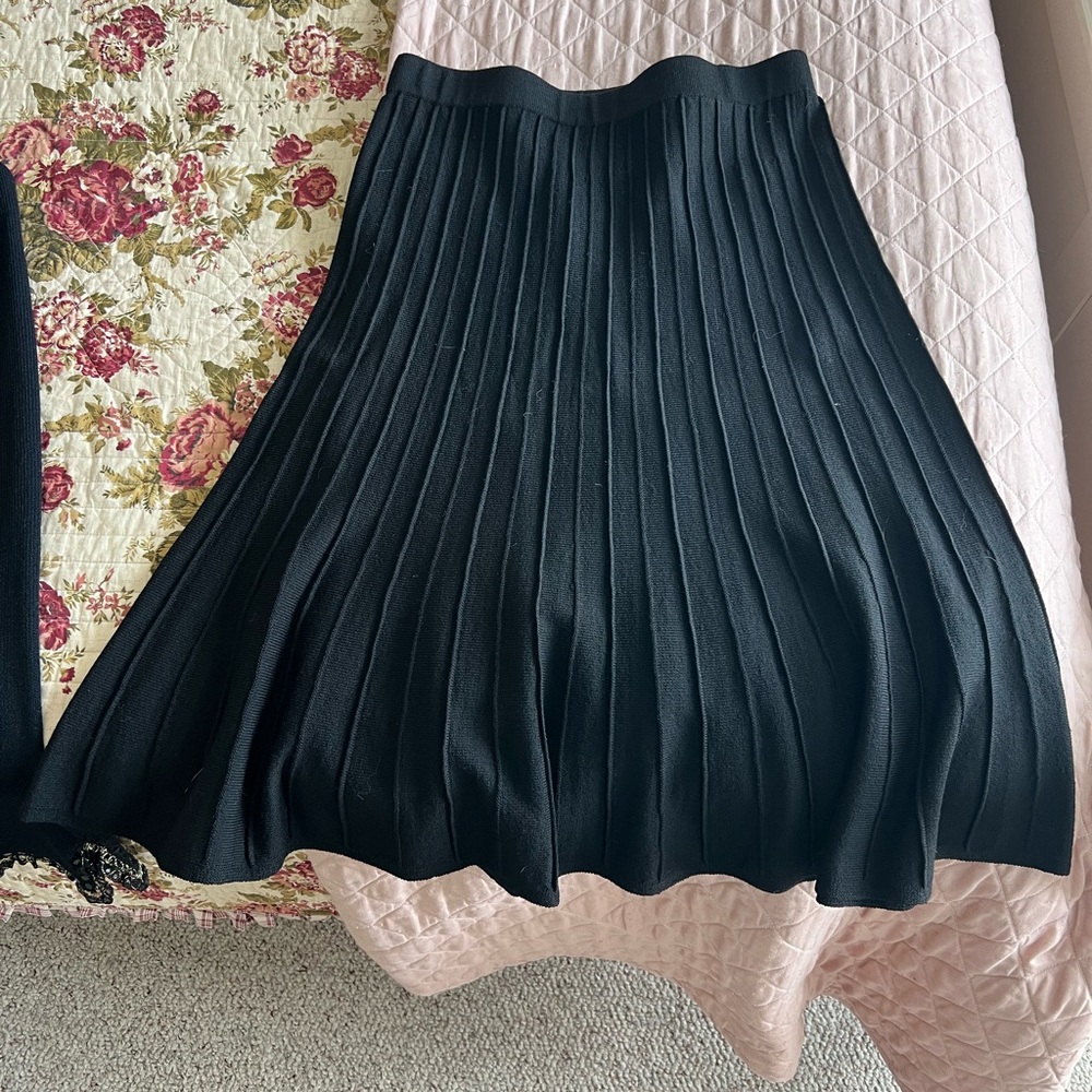 Elegant Black Pleated Skirt